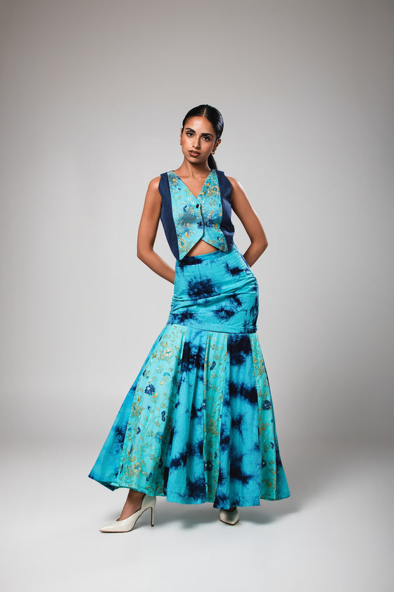 Vivii two-piece ensemble by JuhiC, front view