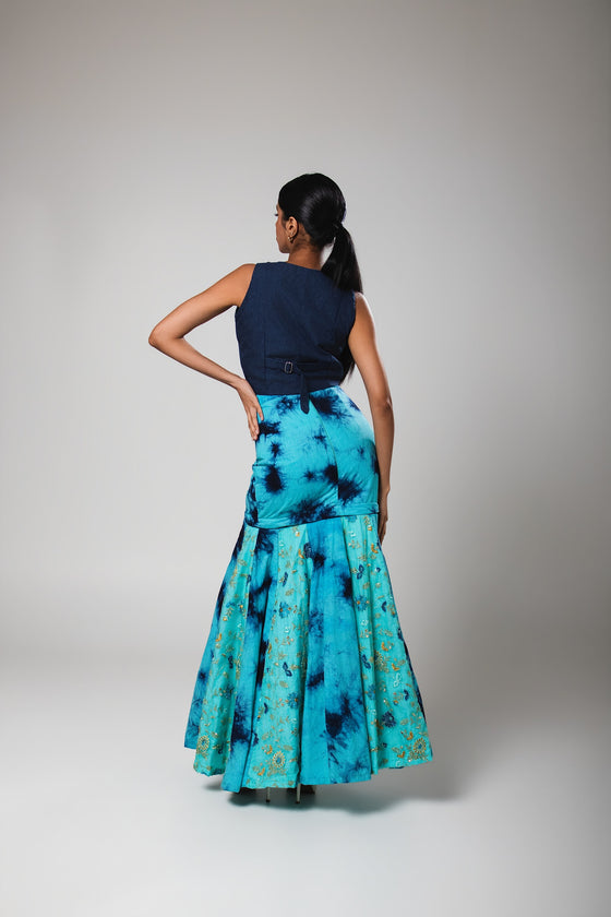 Vivii two-piece ensemble by JuhiC, back view